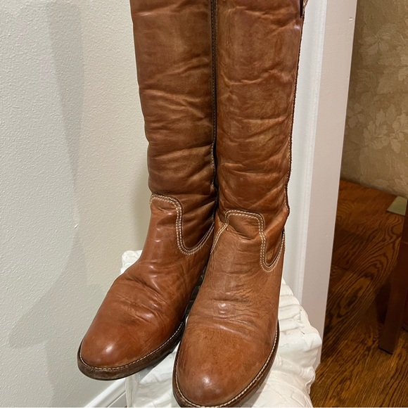 Authentic leather Coach tall boot with decorative toggle. In great condition. - Picture 1 of 3